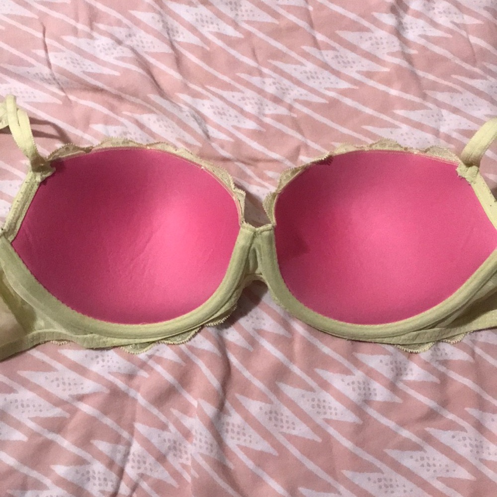 Victoria Secret/ Pink Bras - Picture 2 of 4